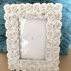 NEW  Photo Frame White-as-snow Porcelain Roses 2 Rows 4x6